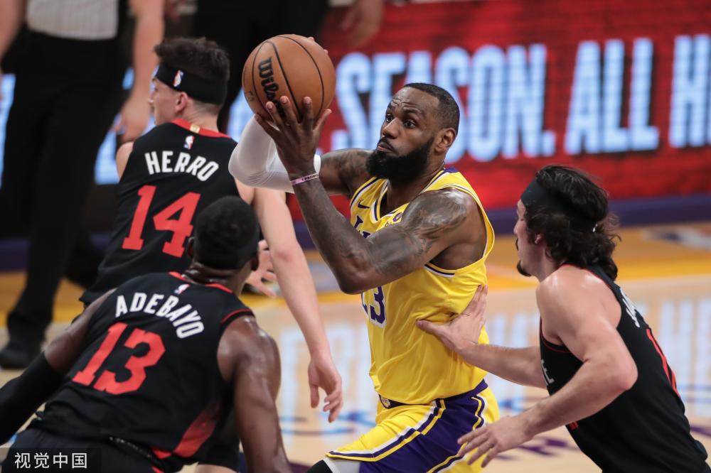 他给年轻球 他给年轻球